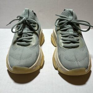 Steve Madden Pike sneaker in mint green sz 8